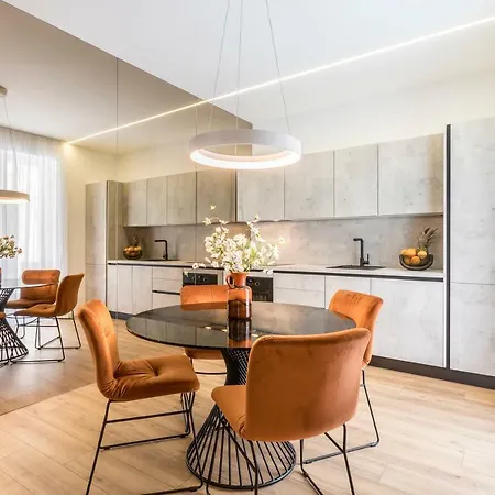 Monvi Luxury Near Bacvice And Old Town Apartment