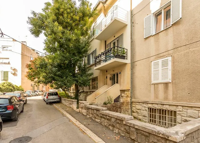 Luxury Apartment Monvi Near Bacvice Beach And Old Town *